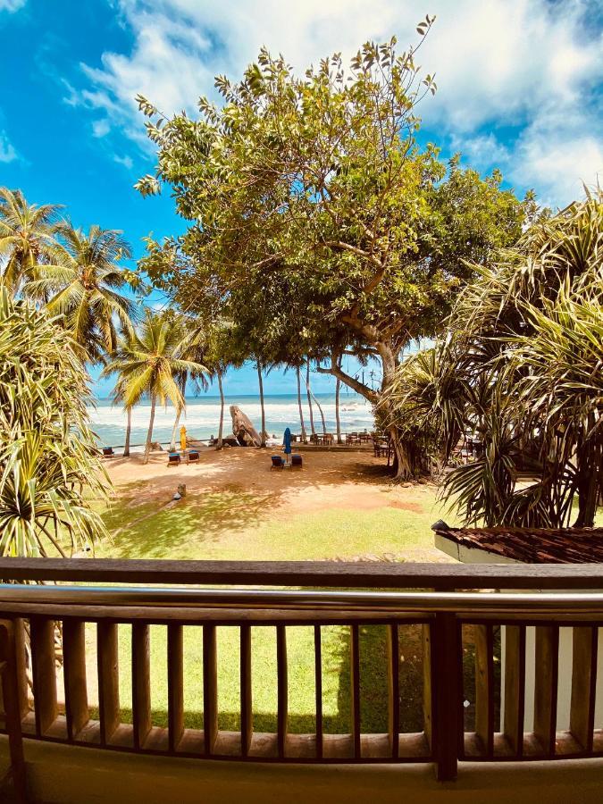 Sri Gemunu Beach Resort Унаватуна Экстерьер фото