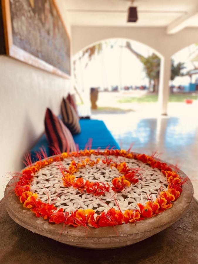 Sri Gemunu Beach Resort Унаватуна Экстерьер фото
