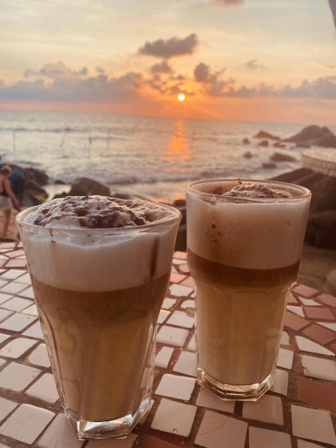 Sri Gemunu Beach Resort Унаватуна Экстерьер фото