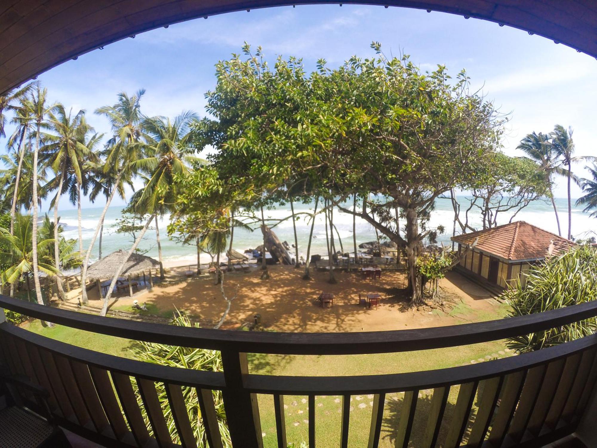 Sri Gemunu Beach Resort Унаватуна Номер фото
