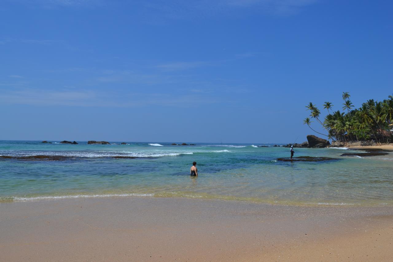 Sri Gemunu Beach Resort Унаватуна Экстерьер фото