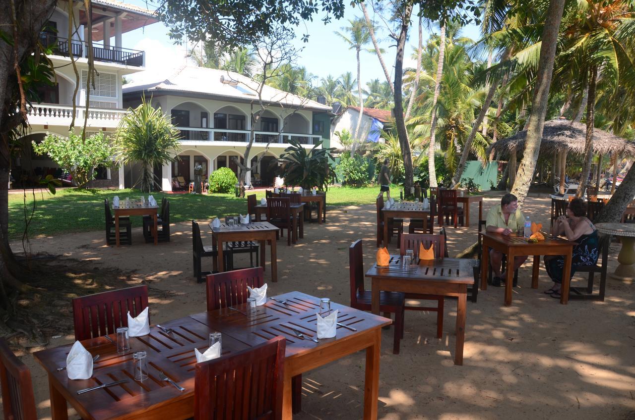 Sri Gemunu Beach Resort Унаватуна Экстерьер фото