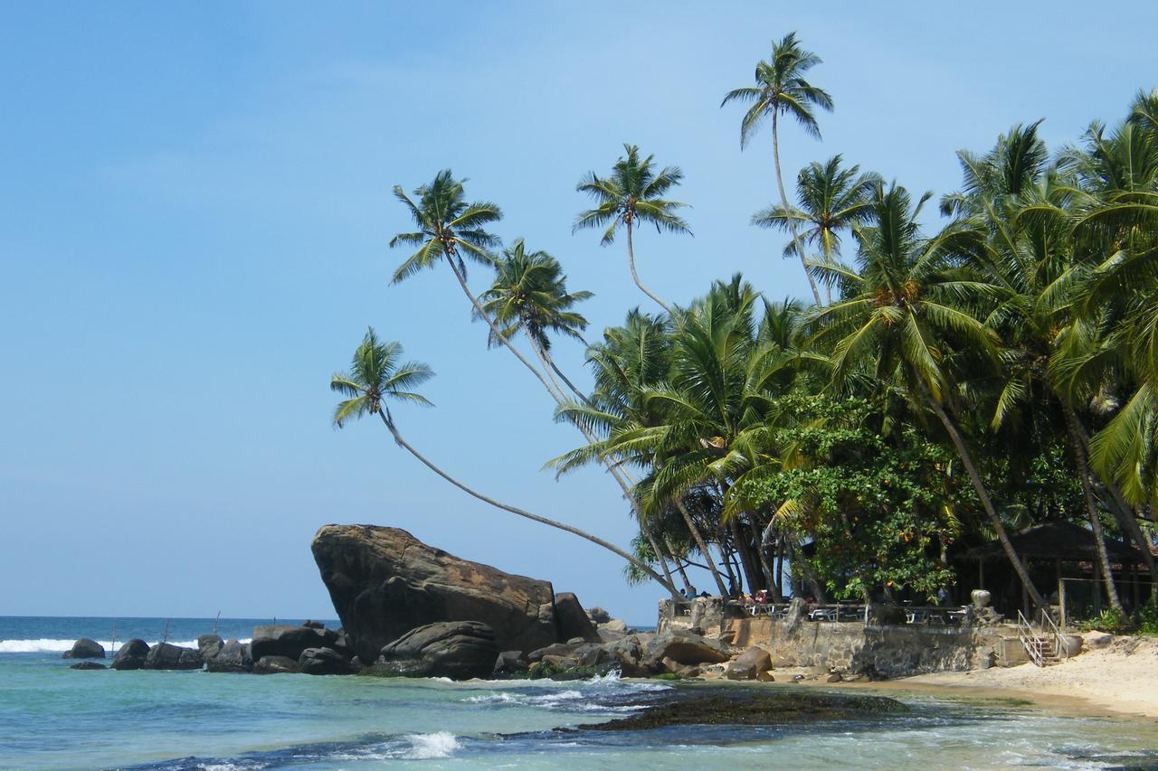 Sri Gemunu Beach Resort Унаватуна Экстерьер фото