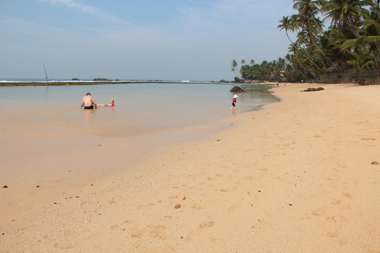 Sri Gemunu Beach Resort Унаватуна Экстерьер фото