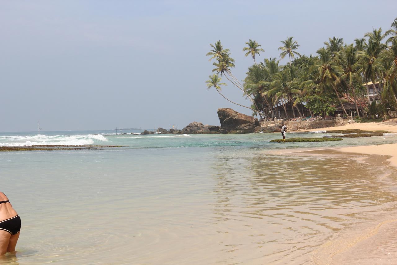 Sri Gemunu Beach Resort Унаватуна Экстерьер фото