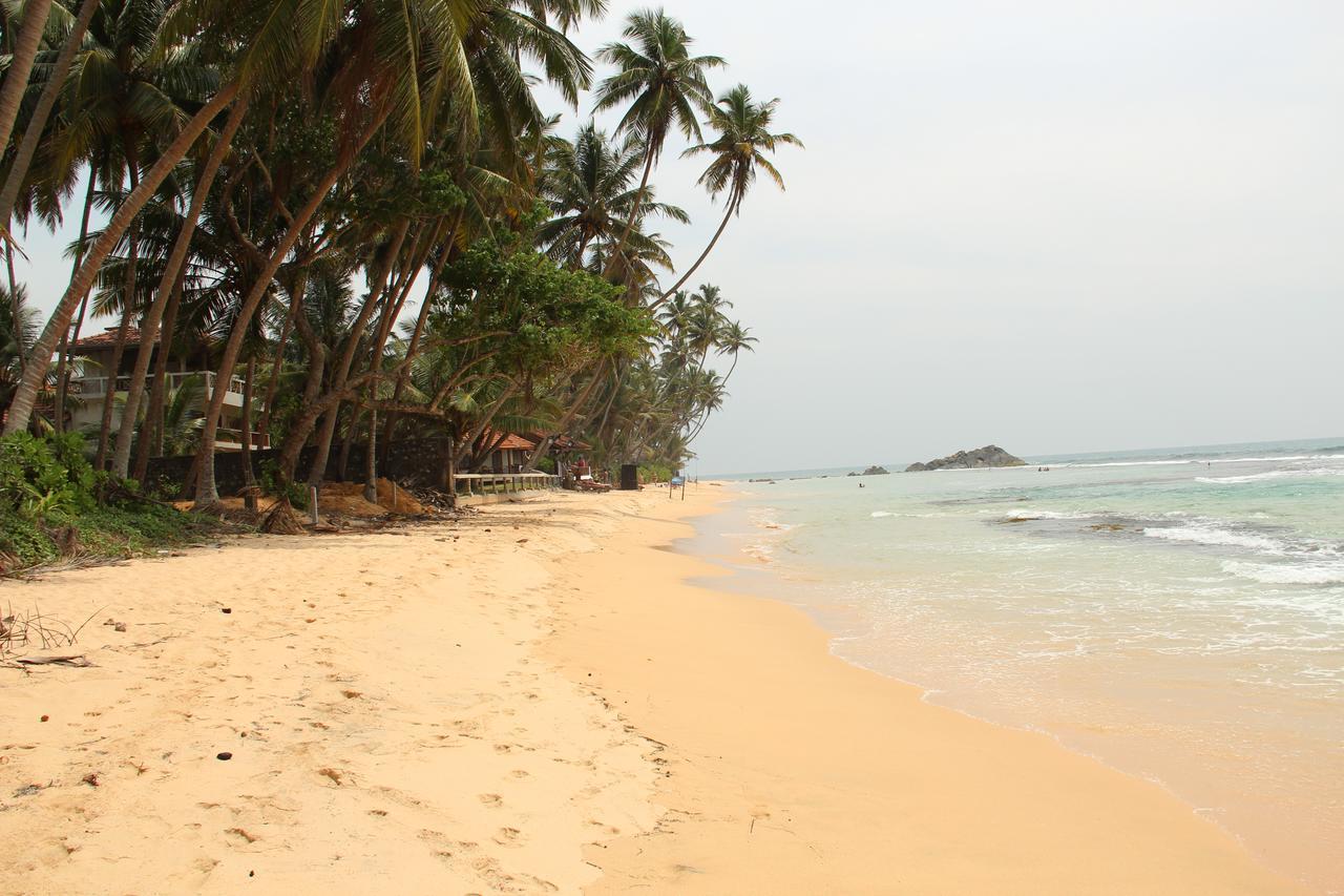 Sri Gemunu Beach Resort Унаватуна Экстерьер фото