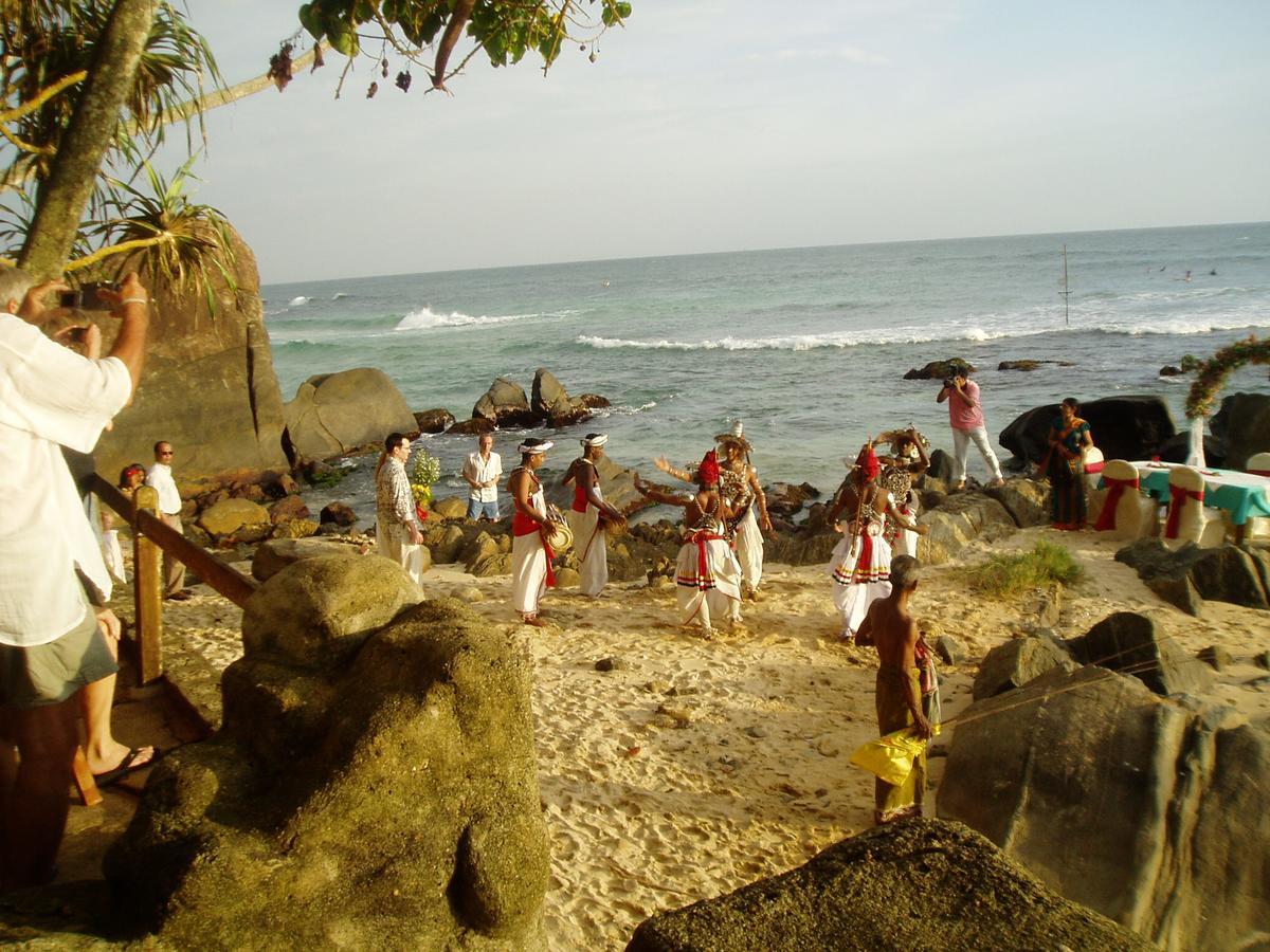 Sri Gemunu Beach Resort Унаватуна Экстерьер фото