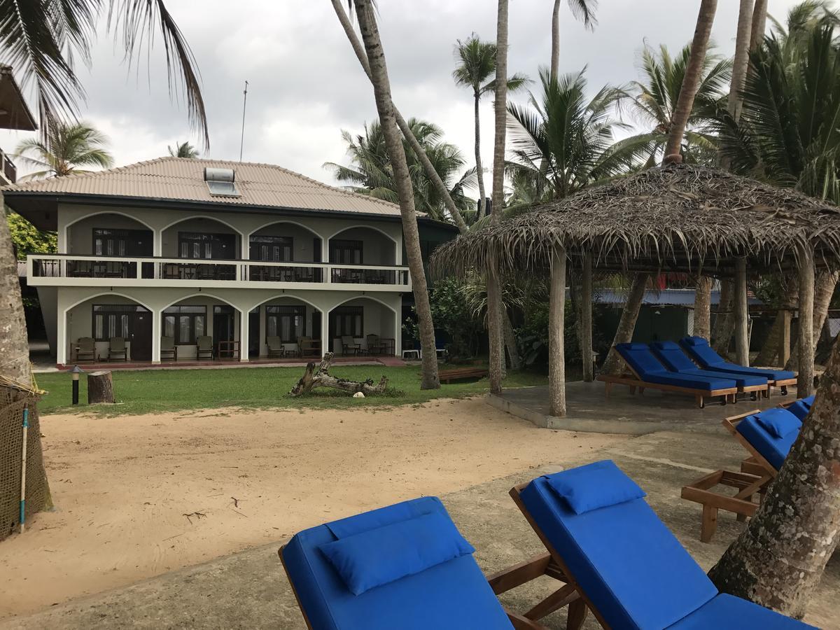 Sri Gemunu Beach Resort Унаватуна Экстерьер фото