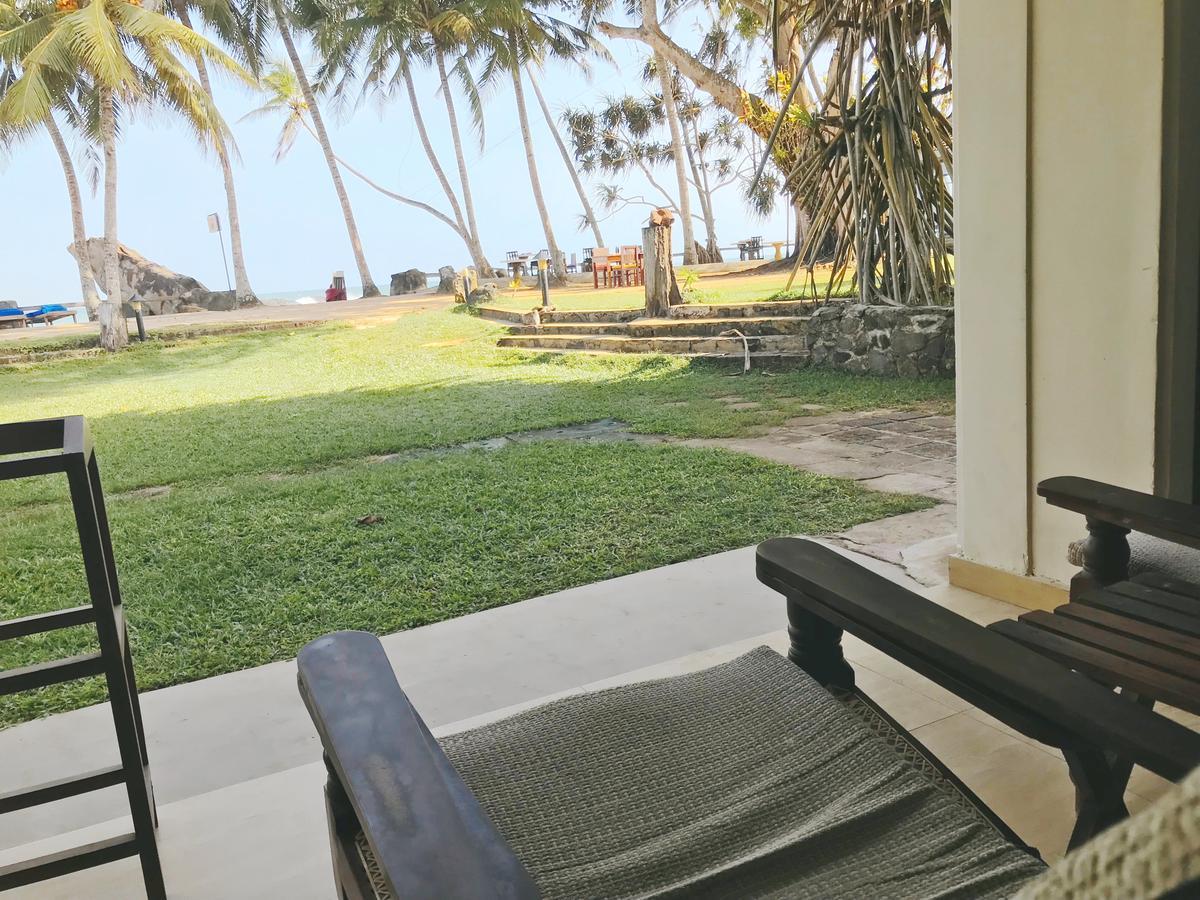 Sri Gemunu Beach Resort Унаватуна Экстерьер фото