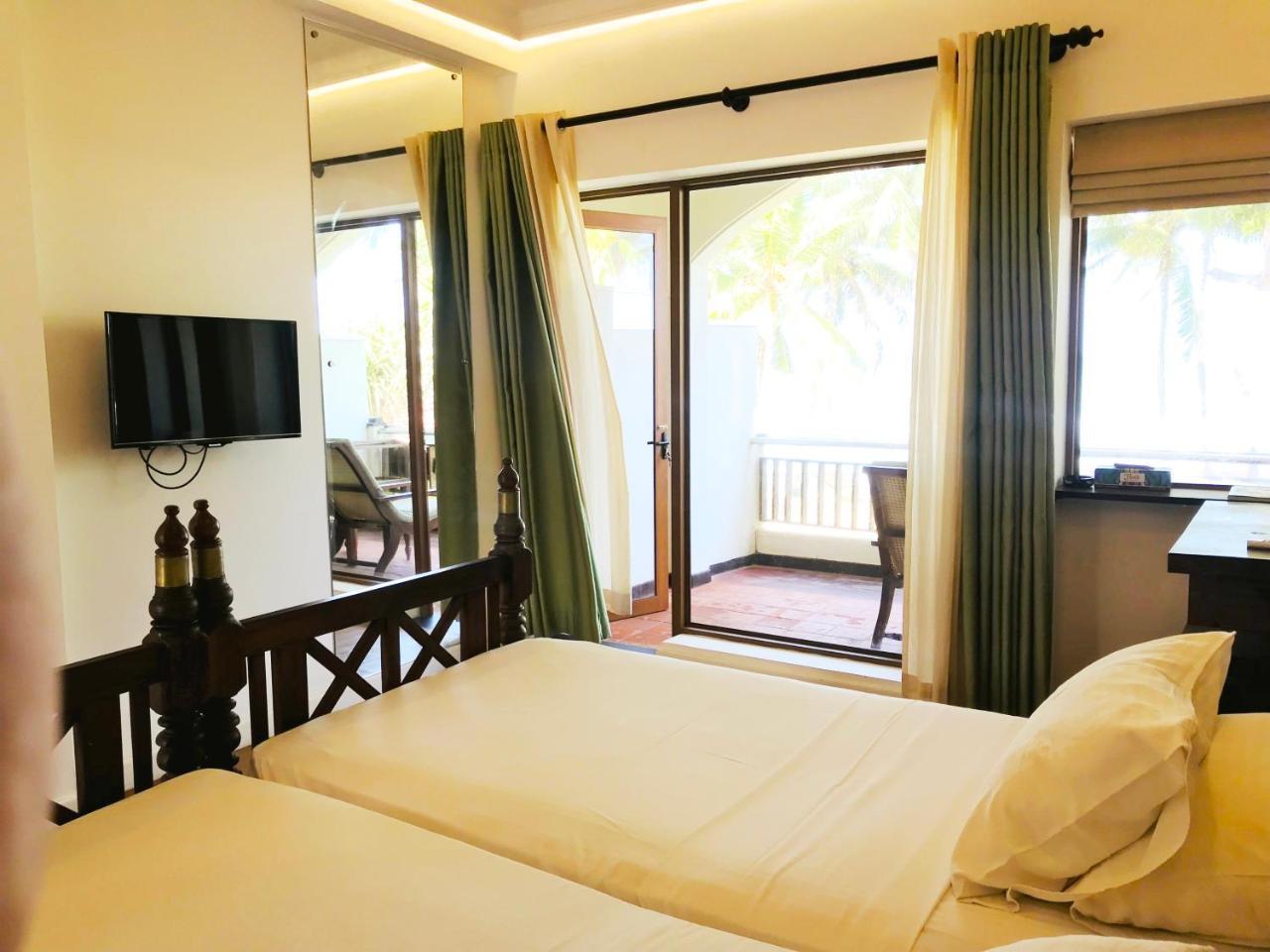 Sri Gemunu Beach Resort Унаватуна Экстерьер фото