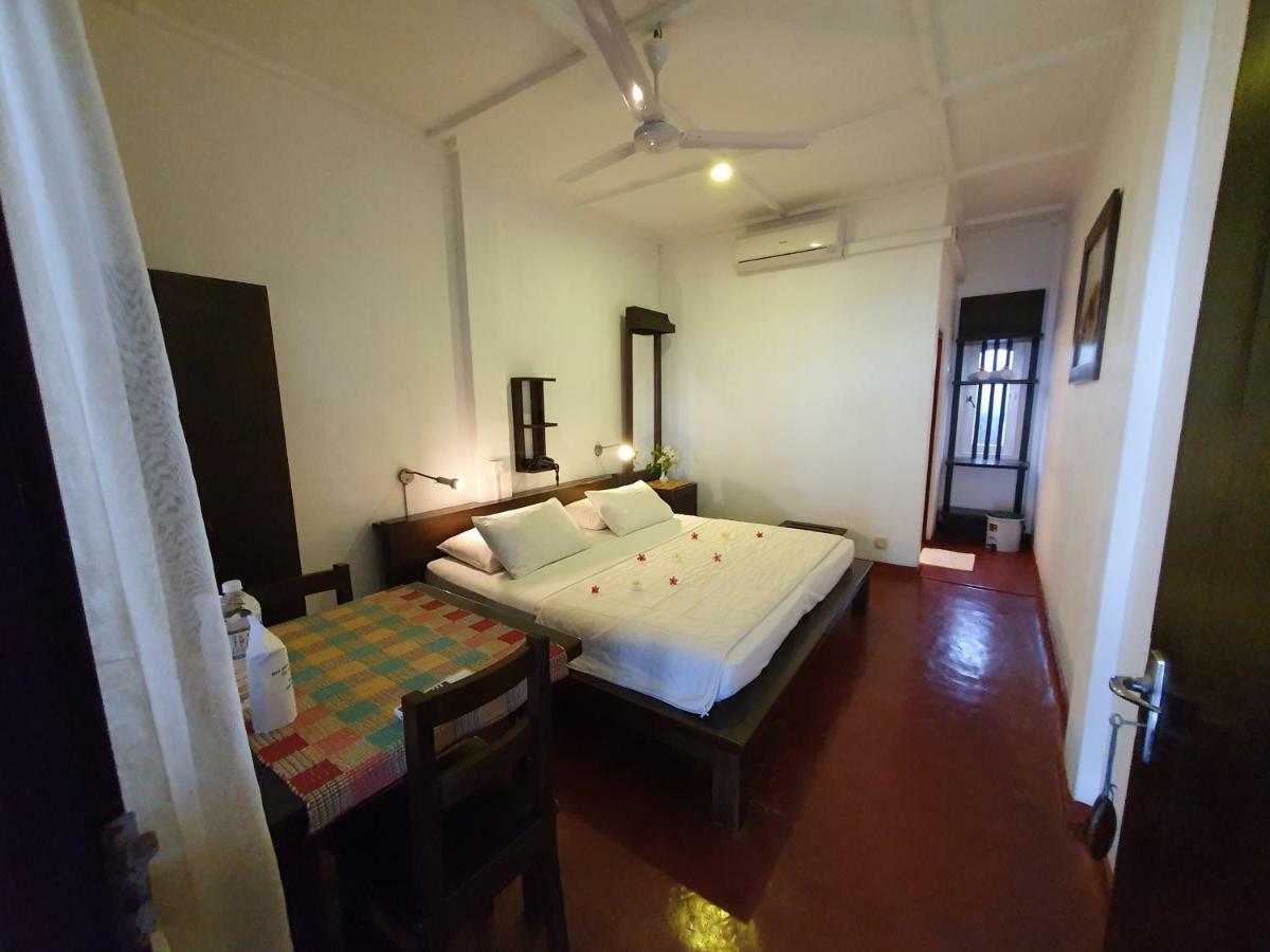 Sri Gemunu Beach Resort Унаватуна Экстерьер фото